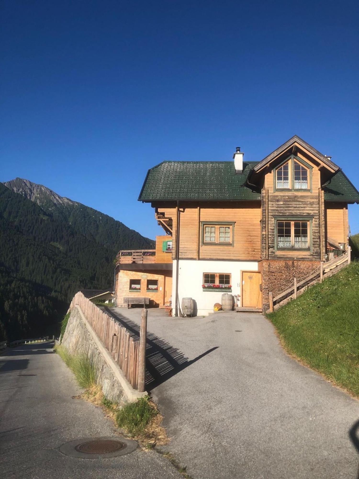 Peerfect Ferienwohnungen Navis Exterior photo