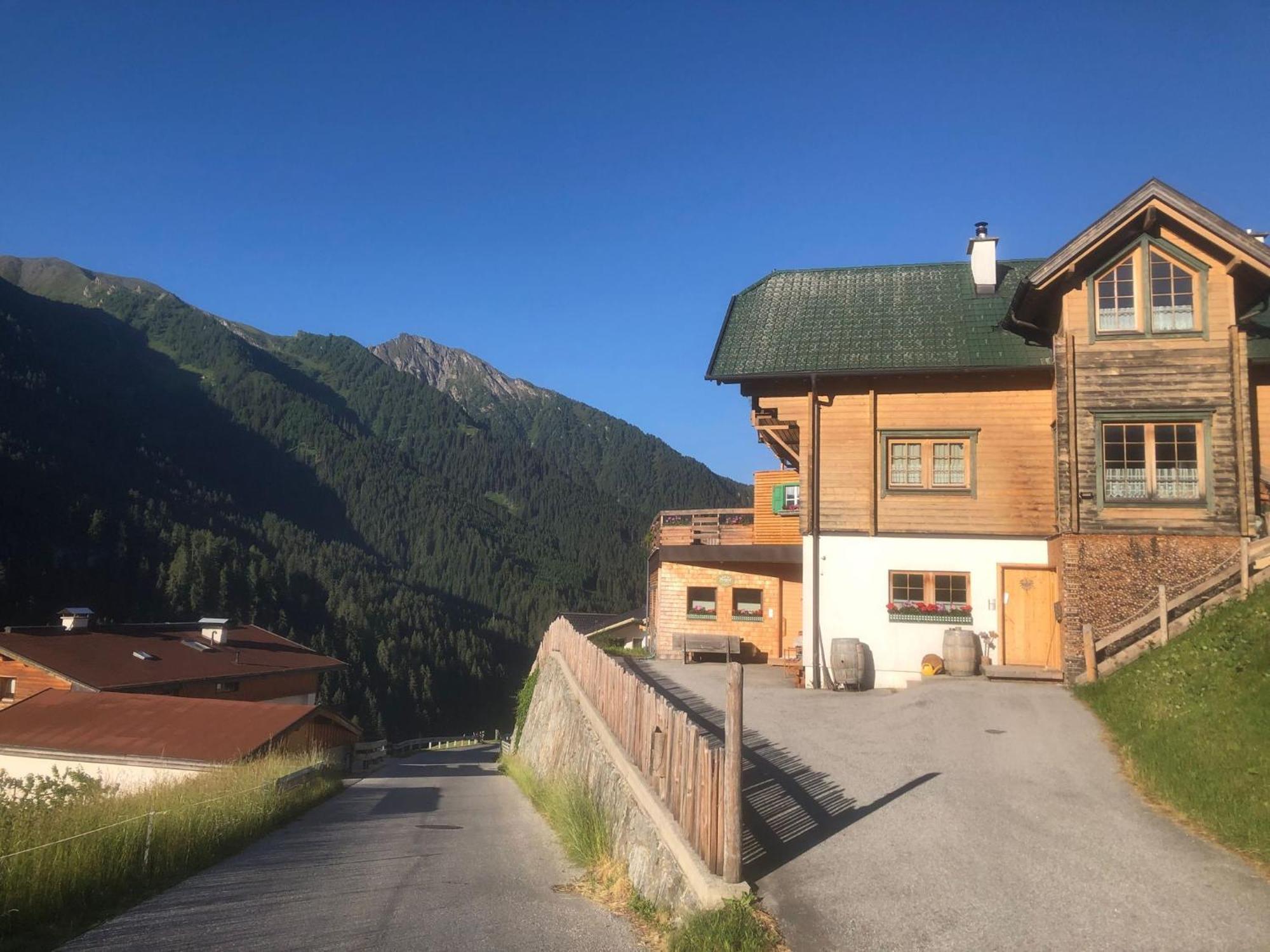 Peerfect Ferienwohnungen Navis Exterior photo